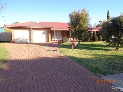 8 Twickenham Drive, Dubbo