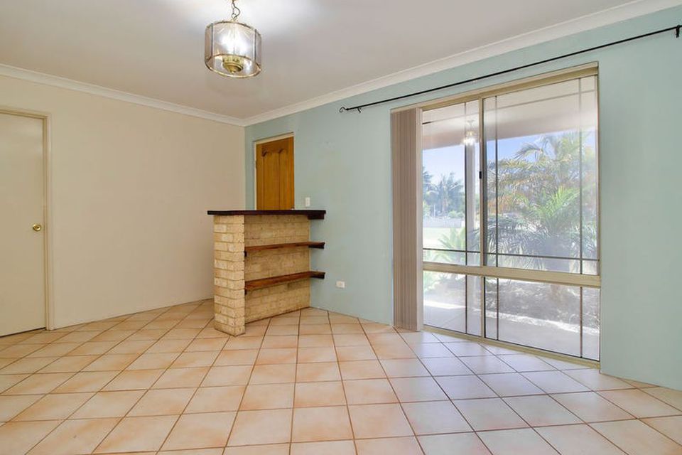 12 Mast Court , Waikiki
