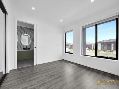 29 Clovertree Street, Tarneit