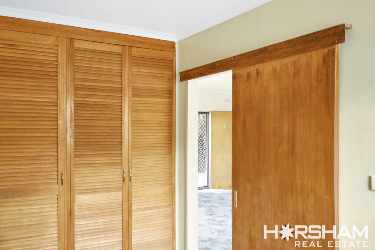 2 / 5 Schwarz Avenue, Horsham