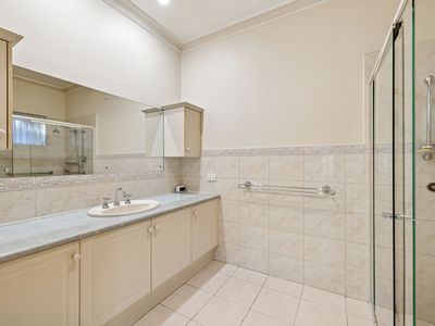 16 Amber Woods Drive, Glenside