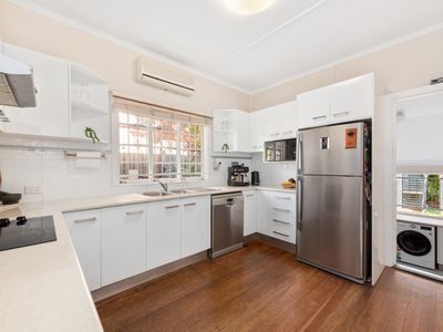 60 Lisson Grove, Wooloowin