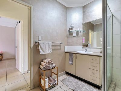2 / 3 Priore Court, Moulden