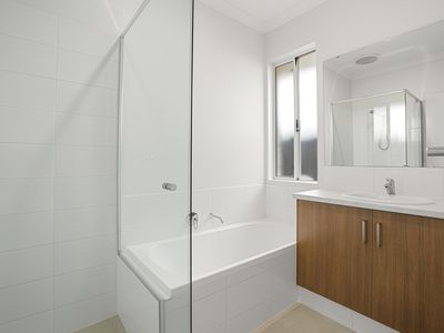 4 Lustre Rd, Baldivis