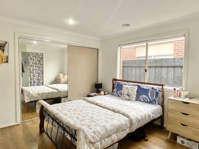 2 / 16 Starflower Way, Truganina