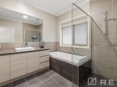 6 Limeburner Grove, Botanic Ridge