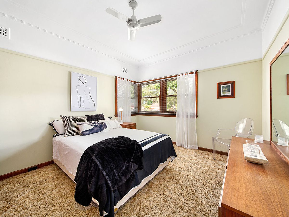 2 Beaumaris Crescent, Mortdale