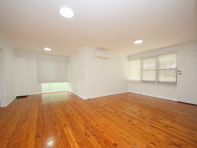 1 Manuka Crescent, Bass Hill