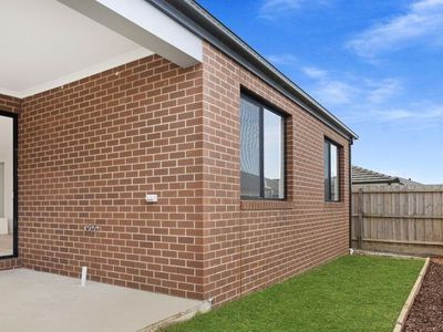 25 Winnows Street, Officer