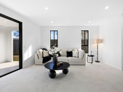 1 / 10 Cartwright Avenue, Miller