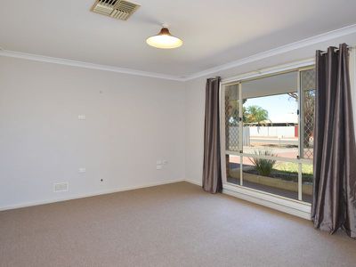 2 Holroyd Way, Boulder