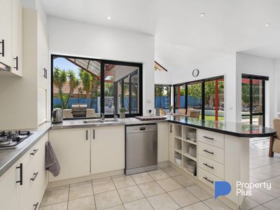 6 Peppertree Grove, Strathdale