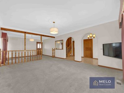 6 Landau Place, Avondale Heights