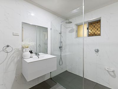 10 Dorunda Avenue, Beachmere