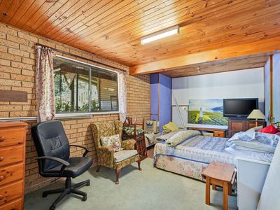 22 Cray Point Parade, Eggs And Bacon Bay