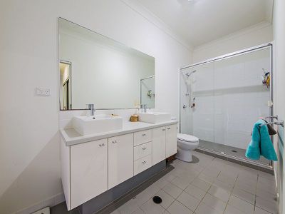 16 Macquarie Street, Wakerley