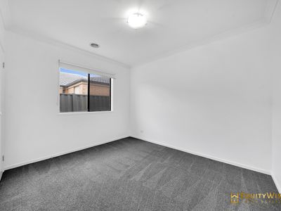 33 Kinglake Drive, Manor Lakes