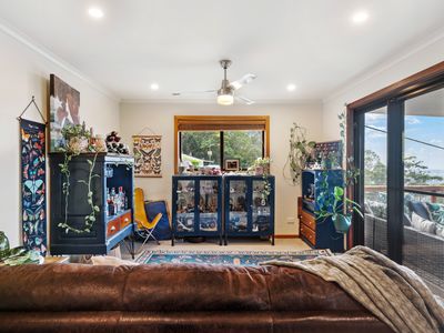 Upstairs Unit / 79 Balmoral Road, Montville