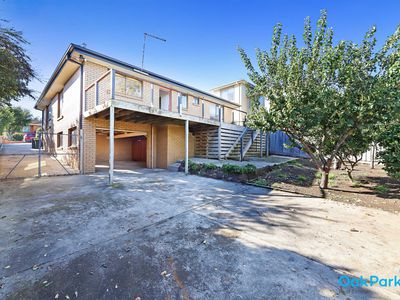 81 New Road, Oak Park