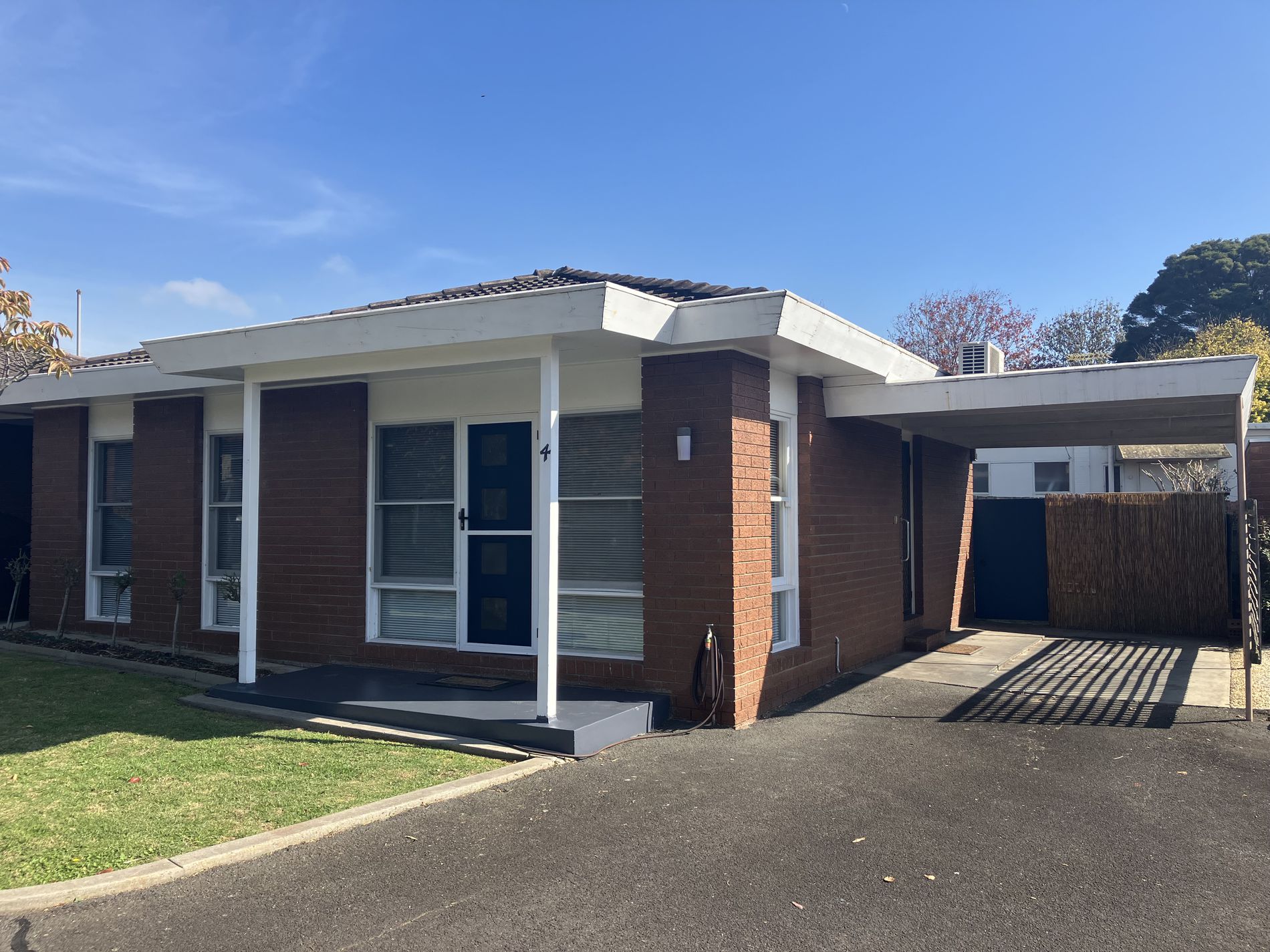 4 / 92 Aphrasia Street, Newtown