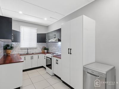 7 Hill End Road, Glenella