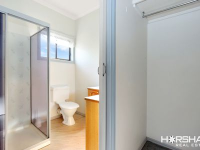 8 Henderson Avenue, Horsham