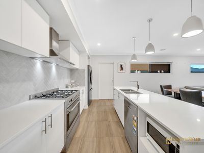 51 Surround Drive, Mambourin