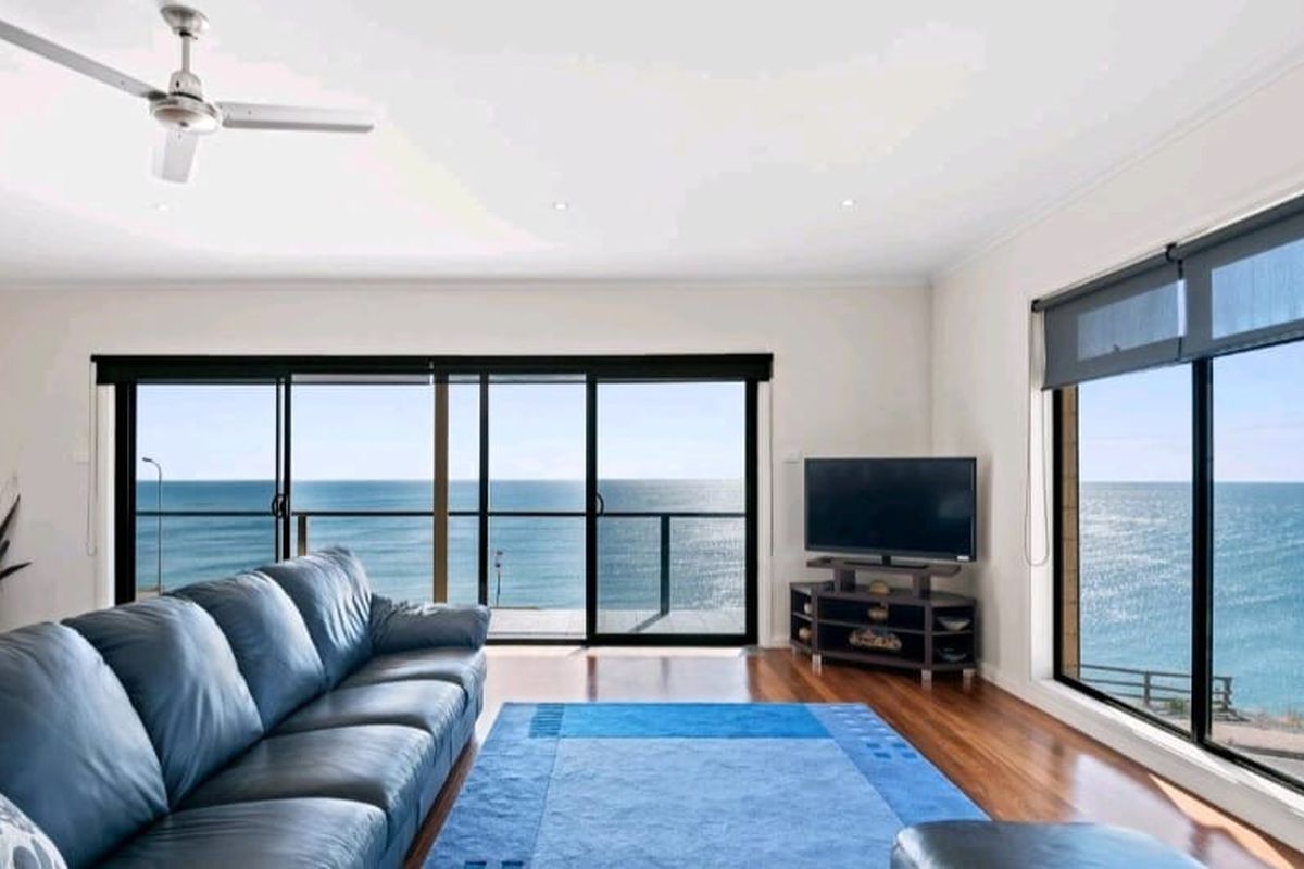 2 Clifftop Crescent, Hallett Cove