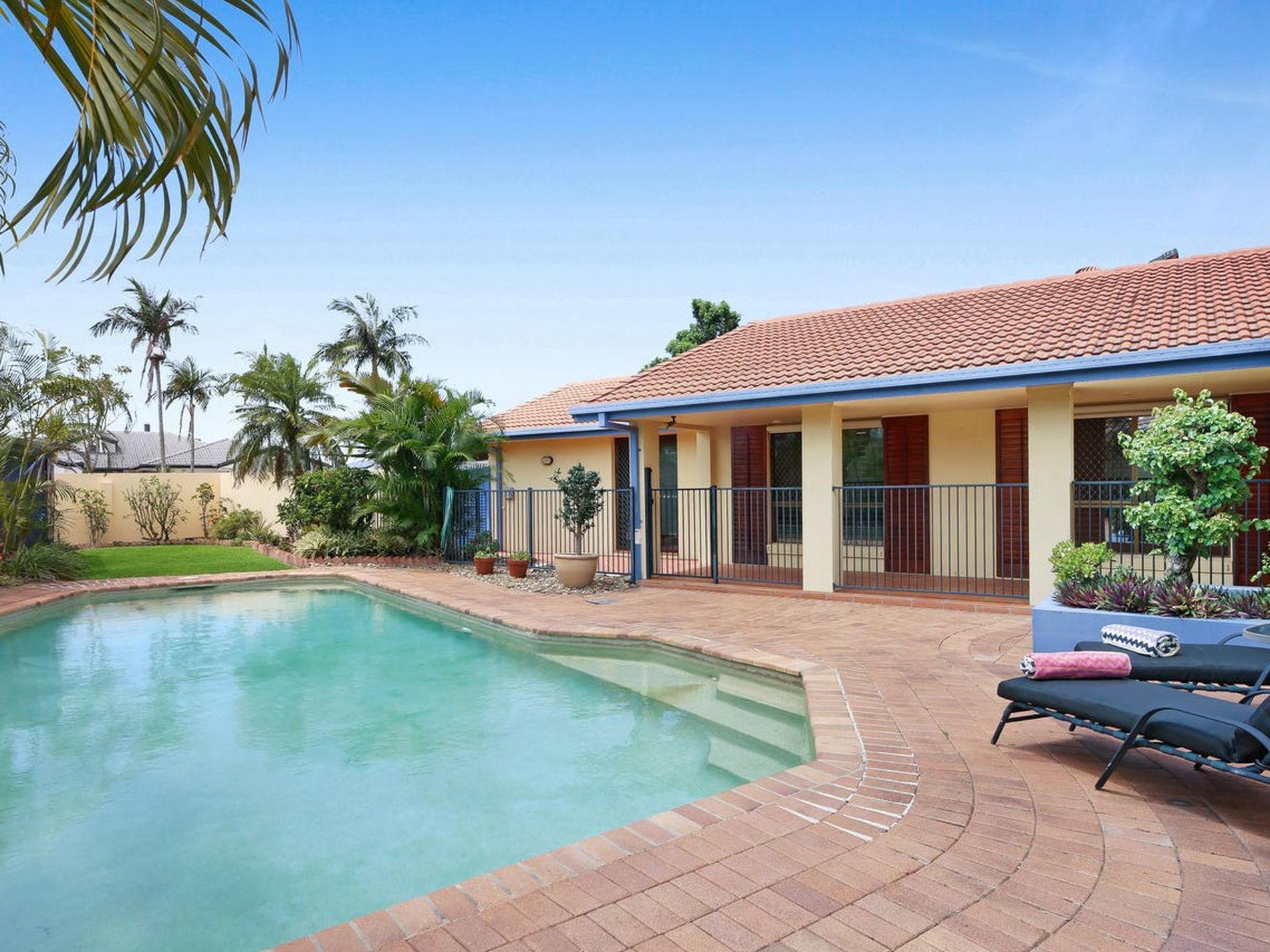 33 Selkirk Ave, Benowa