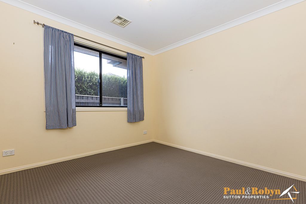 22 Dillwynia Crescent, Jerrabomberra