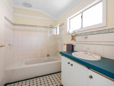 208 Piccadilly Street, Piccadilly