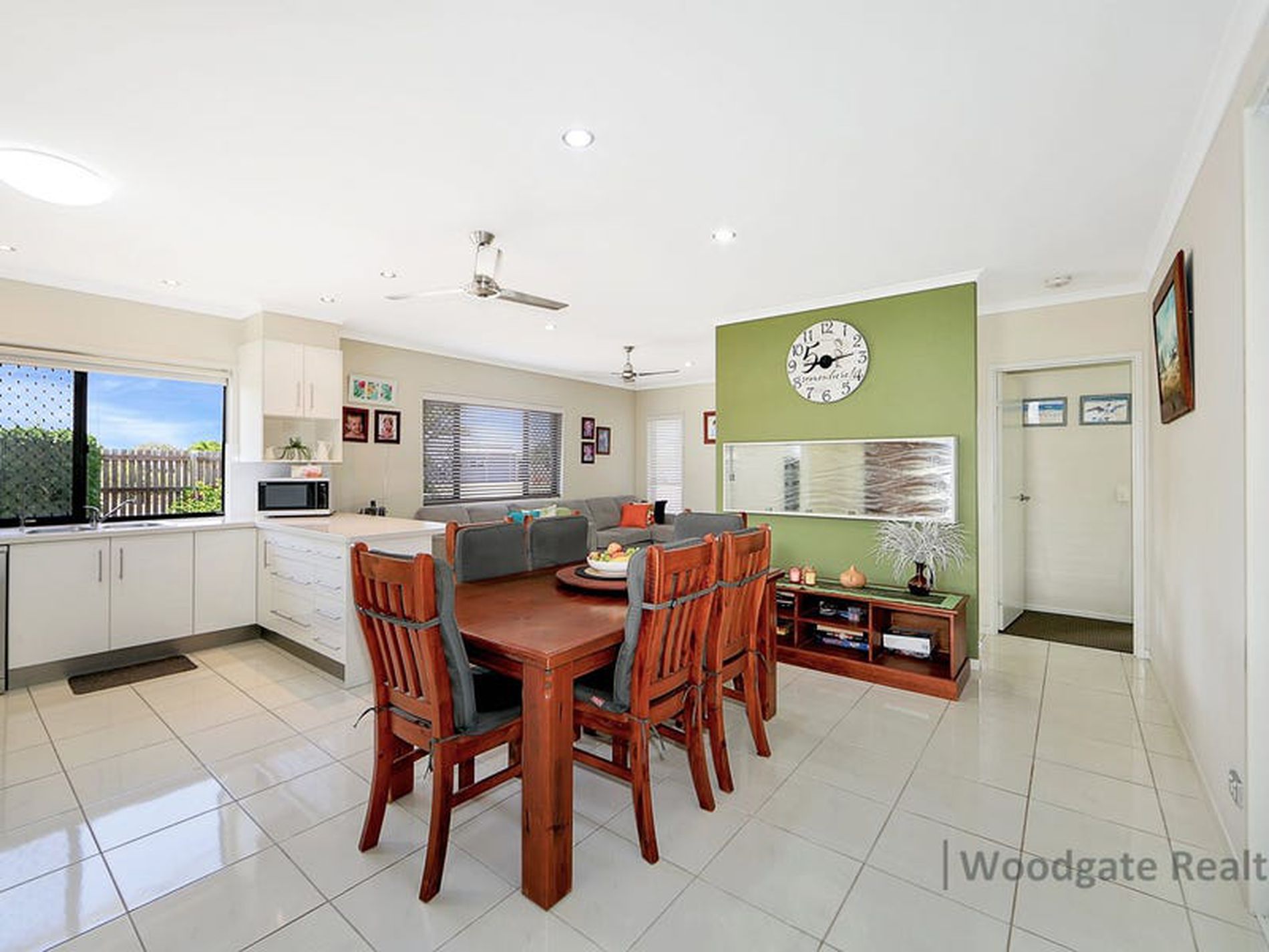 17 Sunset Avenue, Woodgate