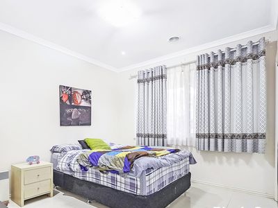 2 / 5 Risdon Drive, Notting Hill