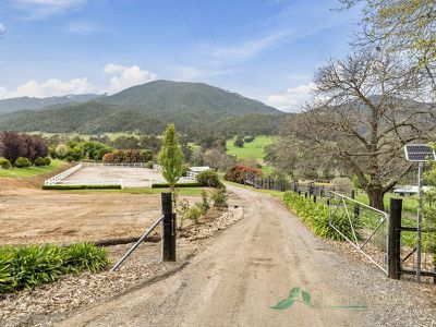 759 Mountain Creek Road, Tawonga