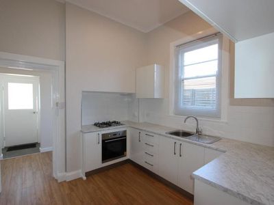 2 / 12 Thomas Street, Geelong West