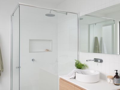 2 Leeman Court, Riverside