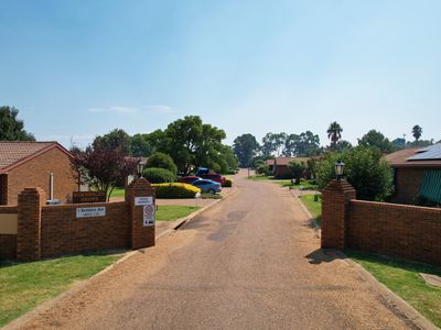 10 / 1 Beddoes Avenue, Dubbo