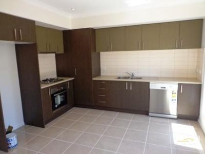 2 / 26 Beckington Crescent, Hampton Park