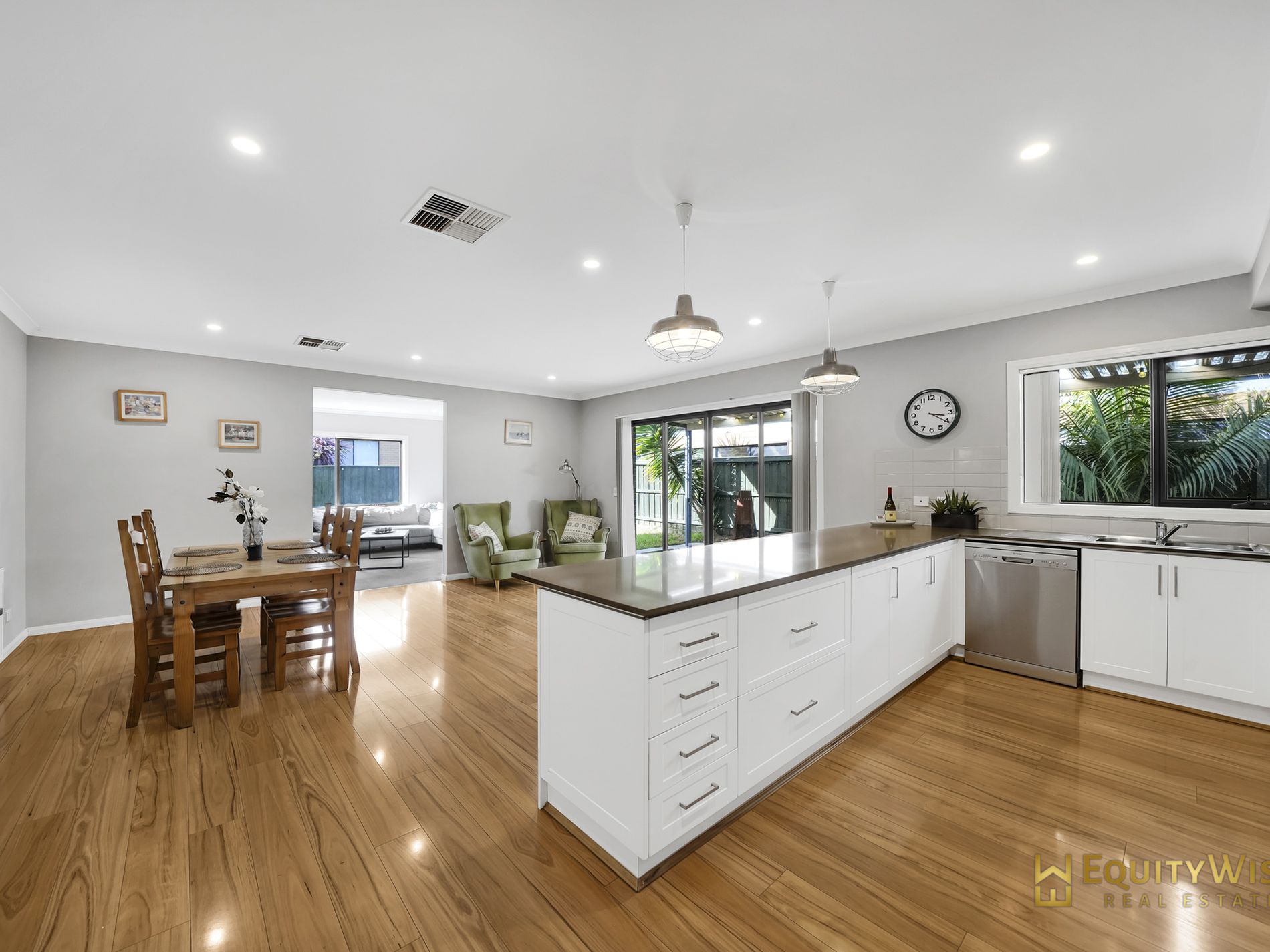 40 Holyoake Parade, Manor Lakes