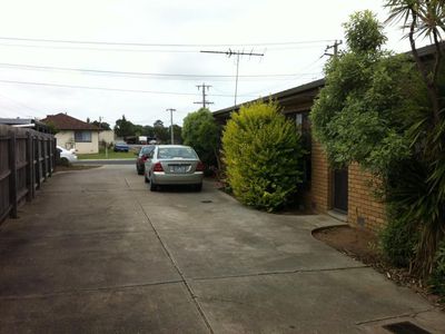 3 / 16 Minogue Cresent, Hoppers Crossing