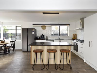 2 Edwins Way, Burwood