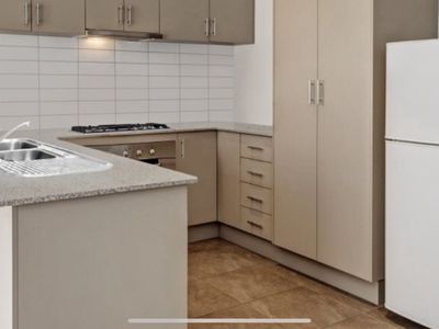 2 / 7 Bilbao Way, Point Cook