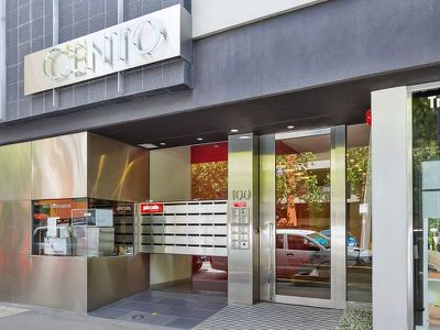 15 / 100 Queensberry Street, Carlton