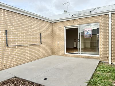 16 Bloomingburg Road, Manor Lakes