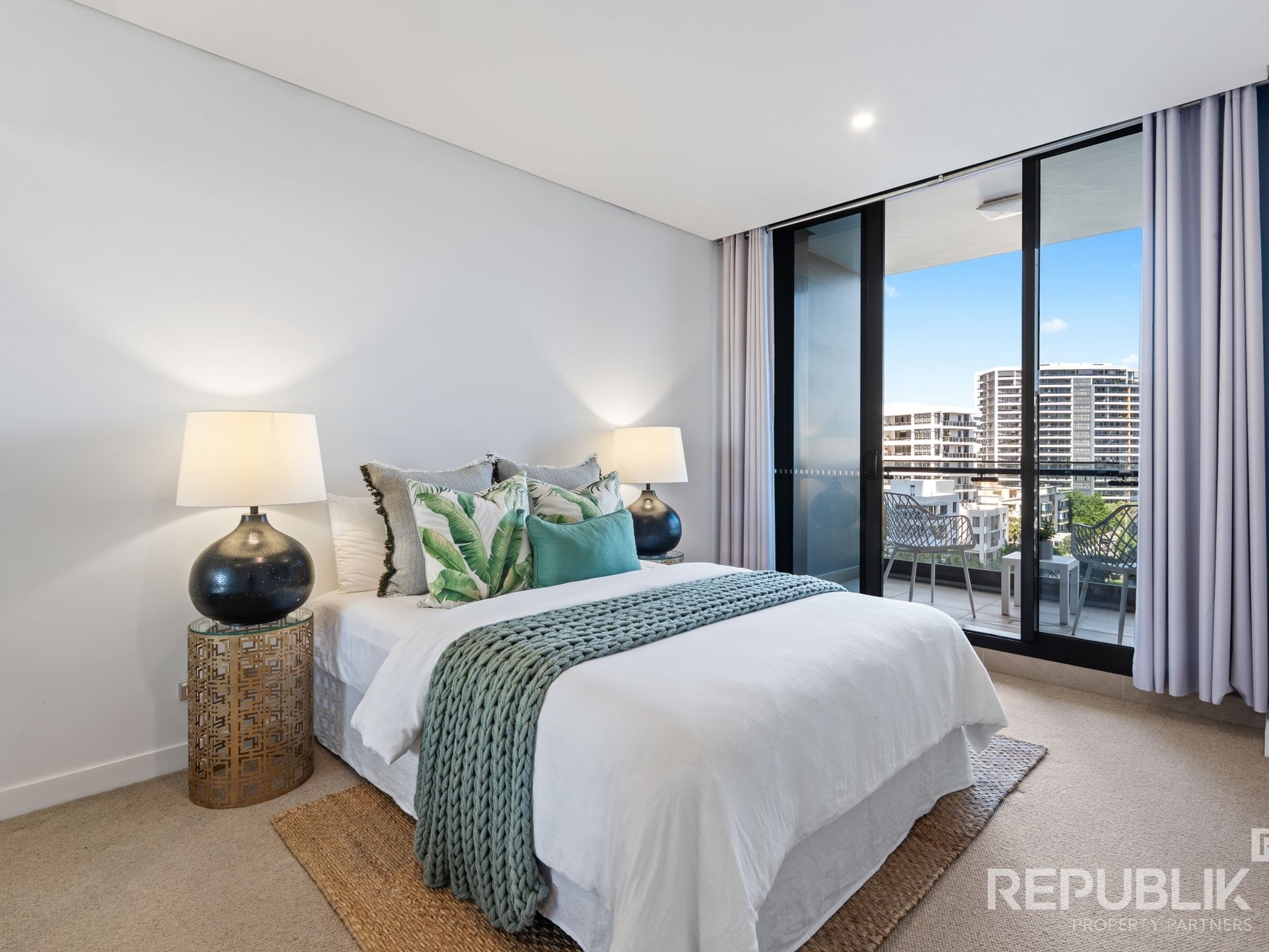 706 / 2 Como Crescent, Southport