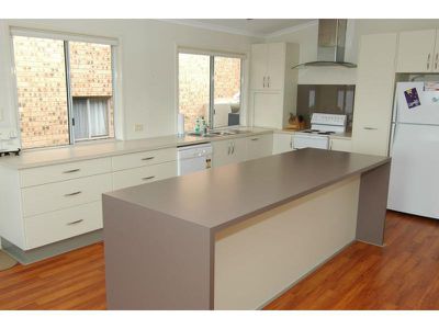 42 Lakeside Drive, Eden