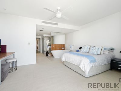 2205 / 2 Ephraim Island Parade, Paradise Point