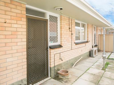 9 / 2 First Avenue, Glenelg East
