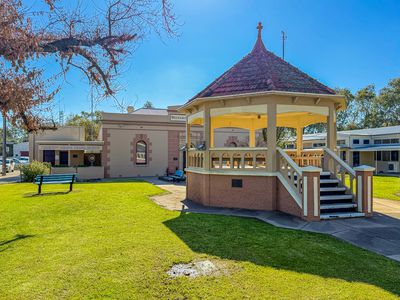 44 Davies Street, Charlton