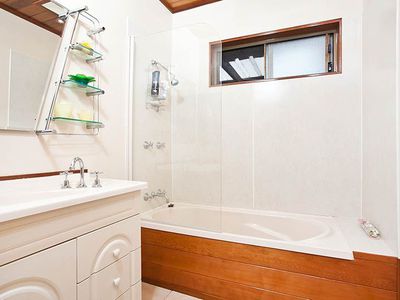 8 Beaton Street, Lake Illawarra